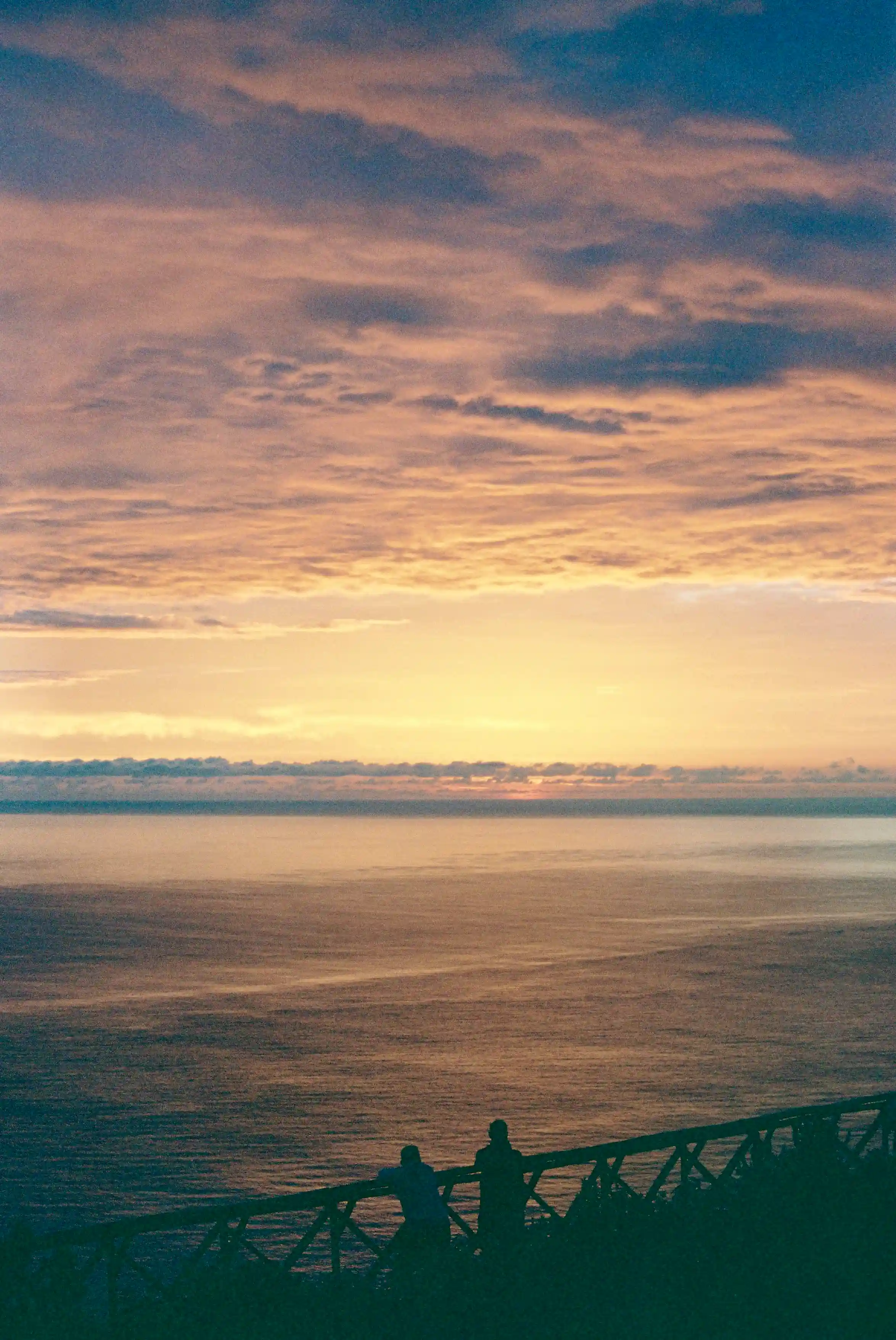 Red Sunrise two people watching Quinta do Furão